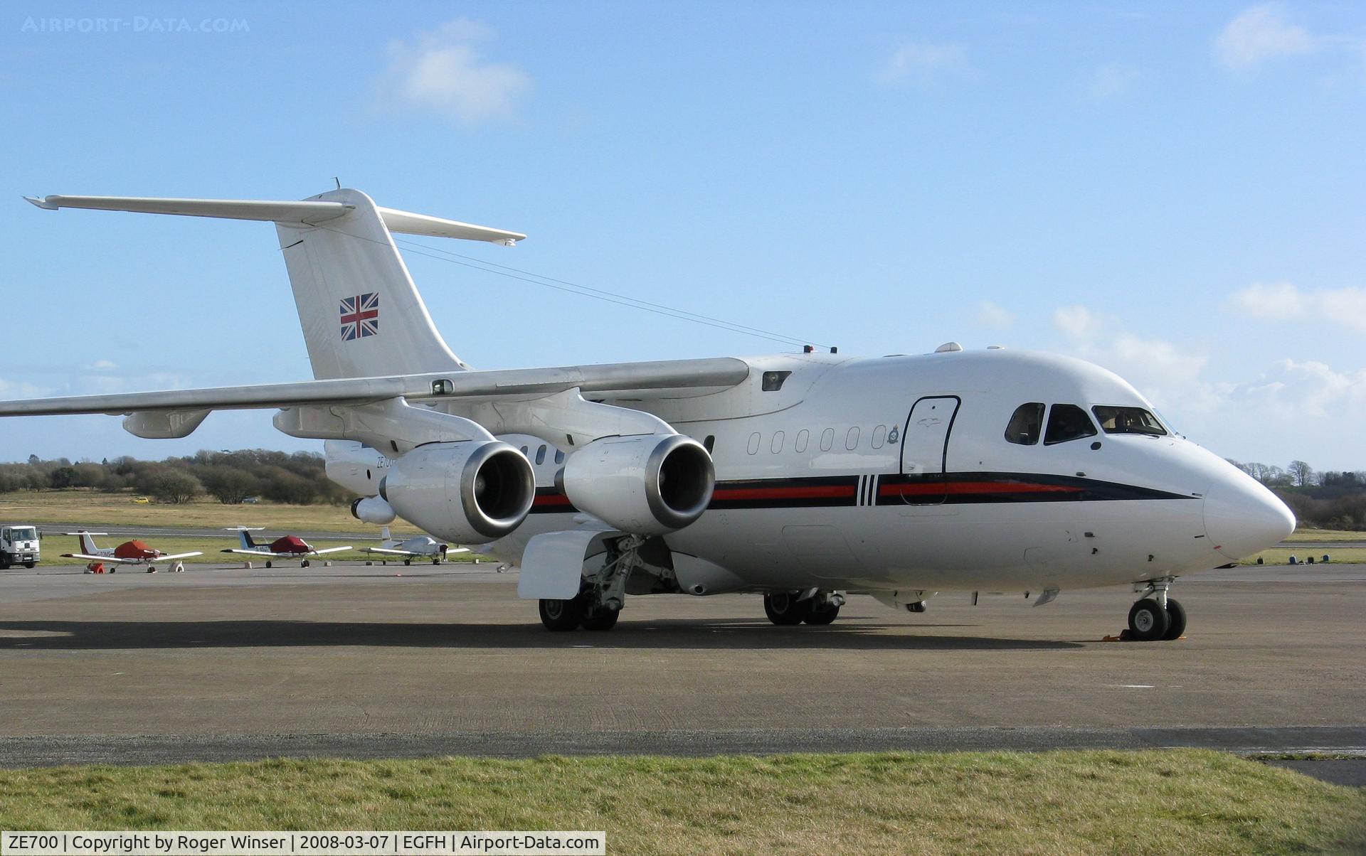 ZE700, 1984 British Aerospace BAe.146-100 CC.2 C/N E1021, Operated by 32 (The Royal) Squadron RAF. Waiting for the Royal Party to arrive.