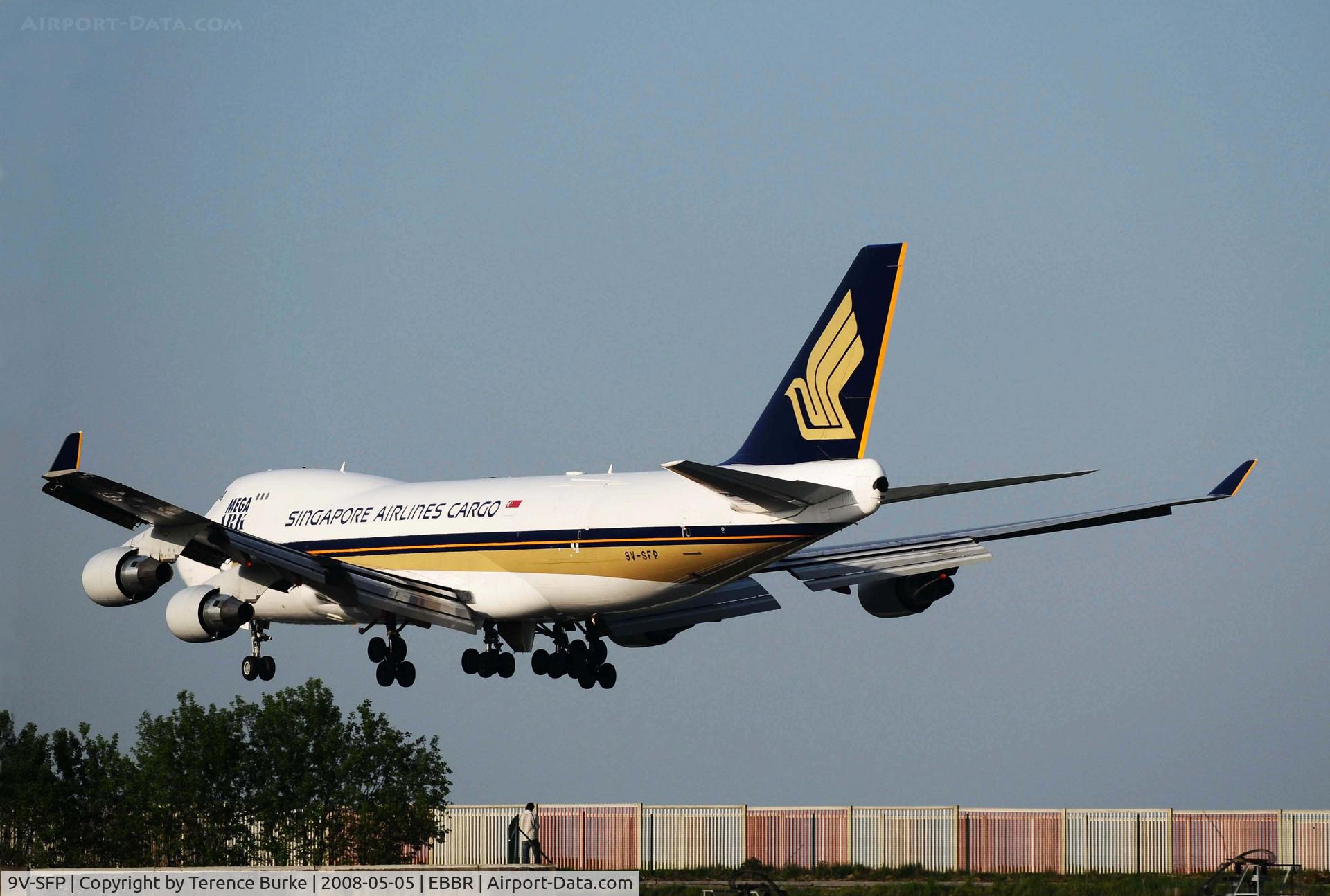 9V-SFP, 2005 Boeing 747-412F/SCD C/N 32902, Over threashold, RNY 02 Brussels
