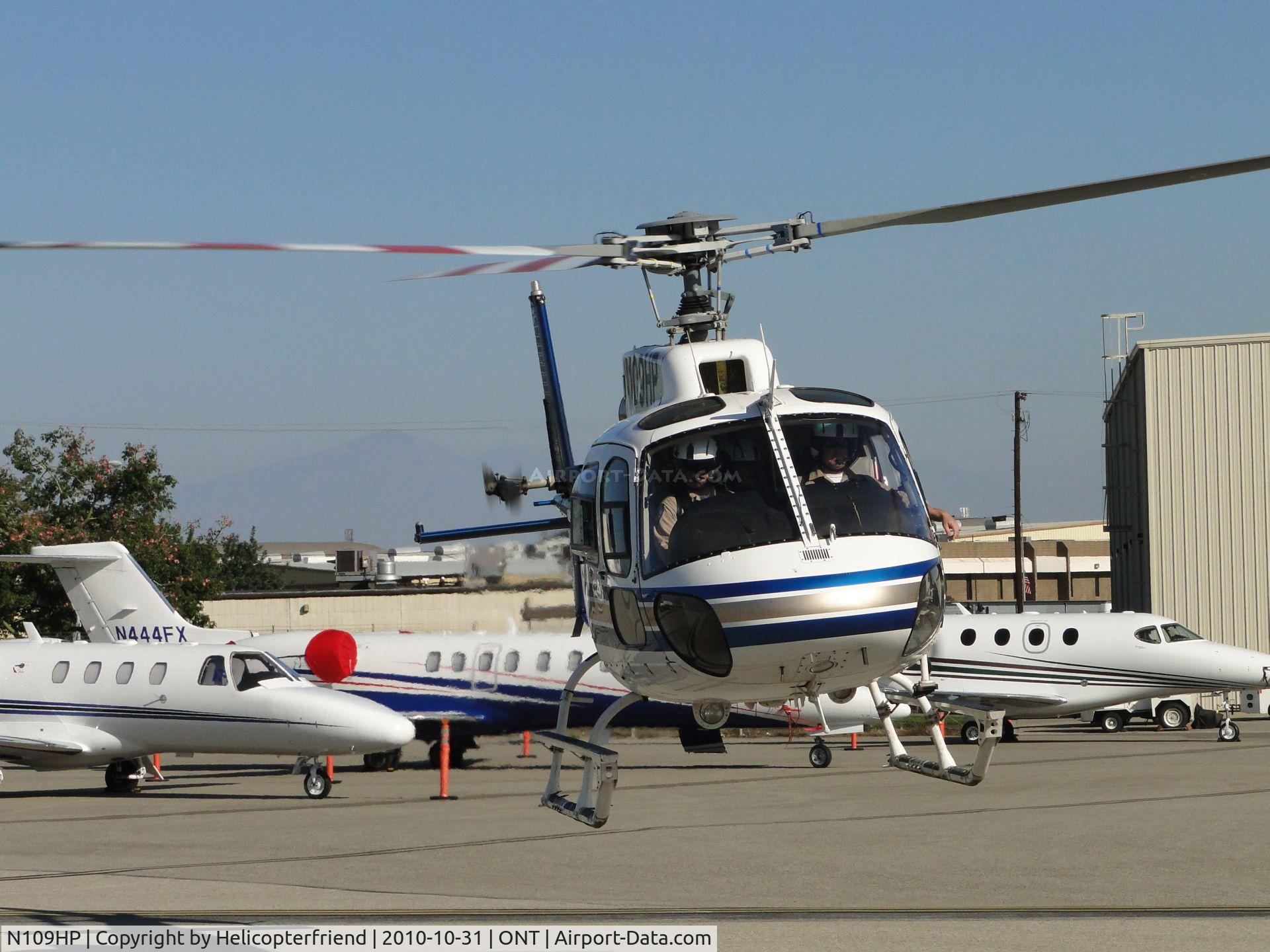 N109HP, 1999 Eurocopter AS-350B-3 Ecureuil Ecureuil C/N 3245, Air taxiing toward runway 26L to await take off clearence