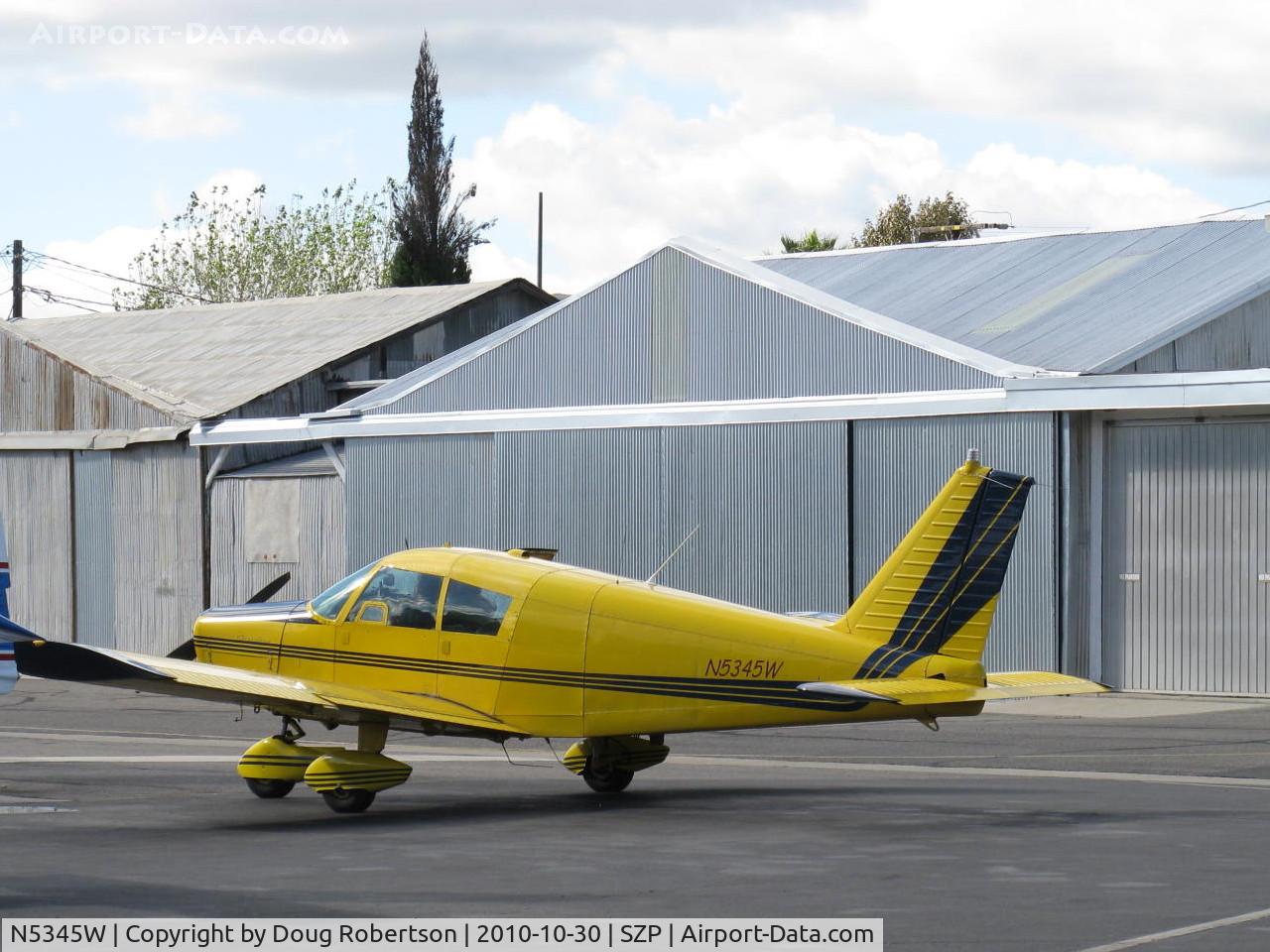 N5345W, 1962 Piper PA-28 C/N 28-404, 1962 Piper PA-28-150 CHEROKEE, Lycoming O-320-E2A 150 Hp, refueling