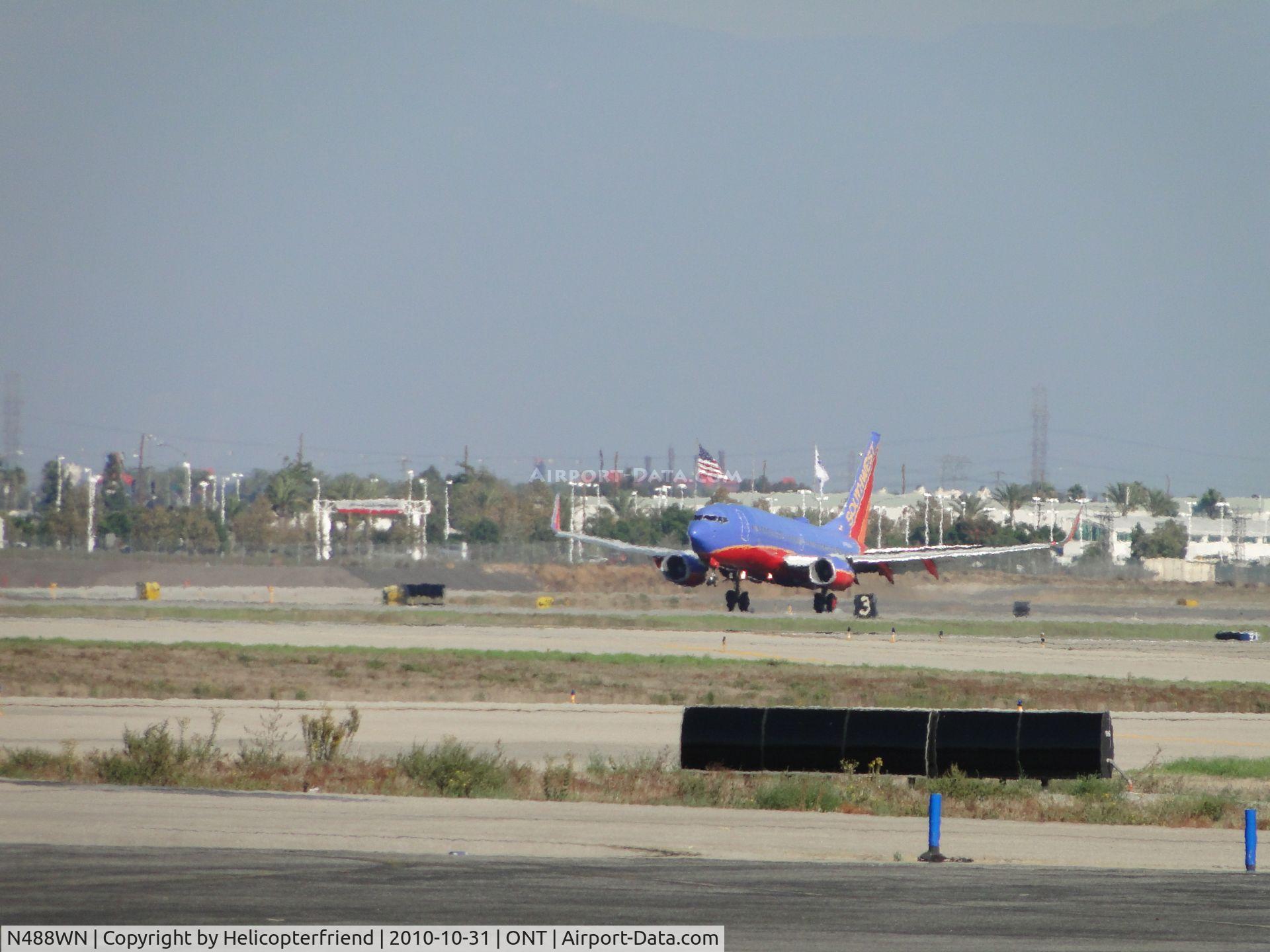 N488WN, 2004 Boeing 737-7H4 C/N 33853, Landing on runway 26R