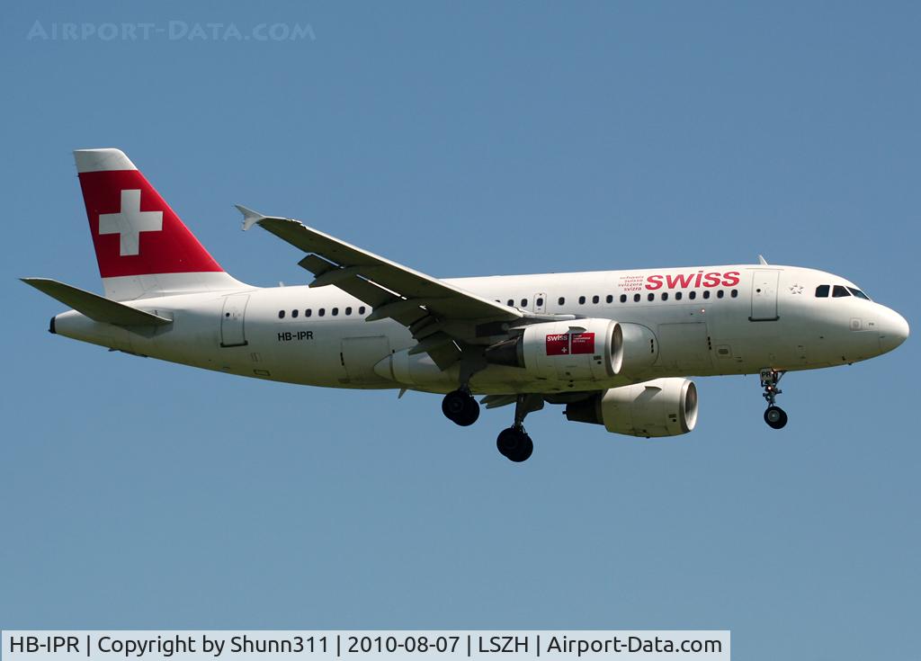 HB-IPR, 1999 Airbus A319-112 C/N 1018, Landing rwy 14