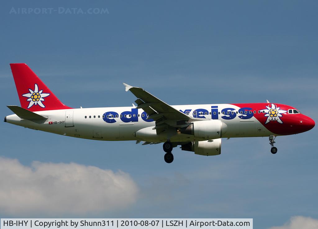 HB-IHY, 1998 Airbus A320-214 C/N 947, Landing rwy 14