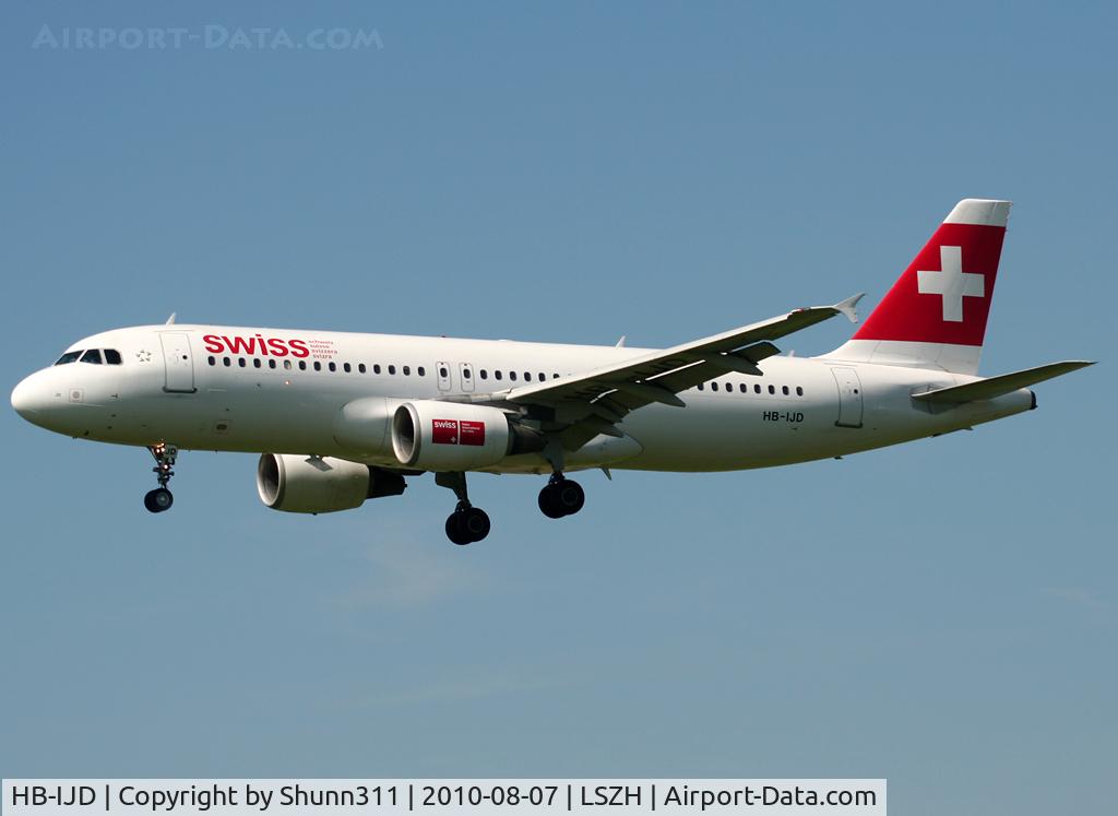 HB-IJD, 1995 Airbus A320-214 C/N 553, Landing rwy 14