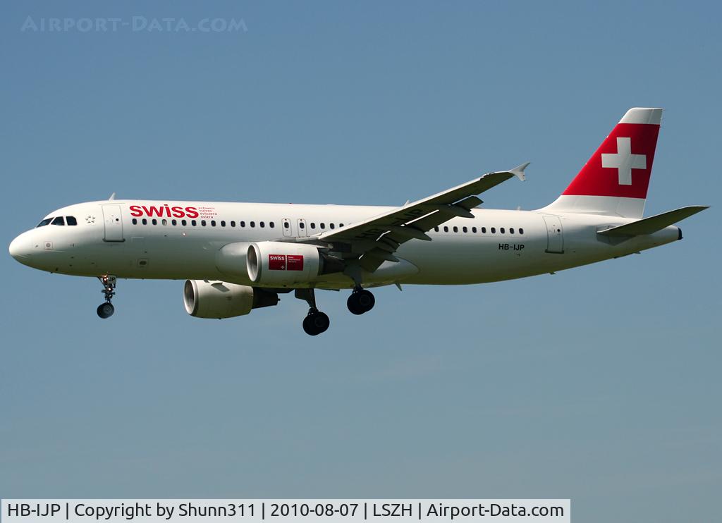 HB-IJP, 1997 Airbus A320-214 C/N 681, Landing rwy 14