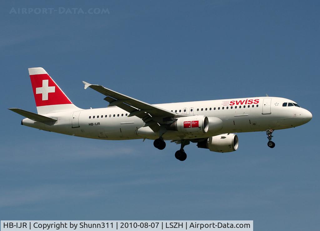 HB-IJR, 1997 Airbus A320-214 C/N 0703, Landing rwy 14