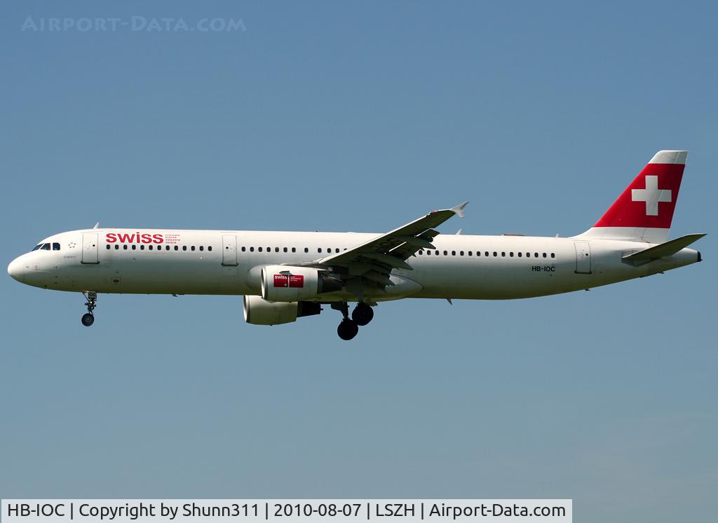 HB-IOC, 1995 Airbus A321-111 C/N 520, Landing rwy 14