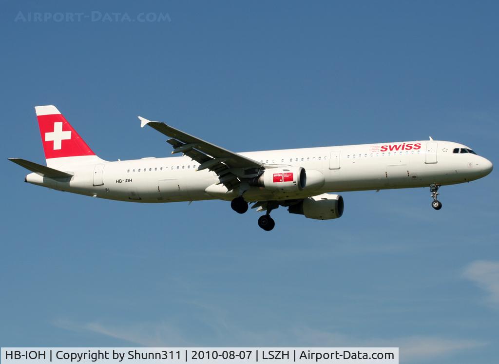 HB-IOH, 1997 Airbus A321-111 C/N 664, Landing rwy 14