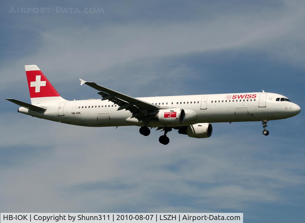 HB-IOK, 1999 Airbus A321-111 C/N 987, Landing rwy 14