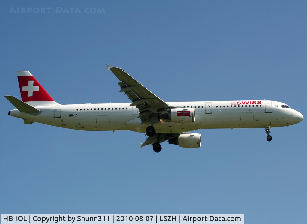 HB-IOL, 1999 Airbus A321-111 C/N 1144, Landing rwy 14