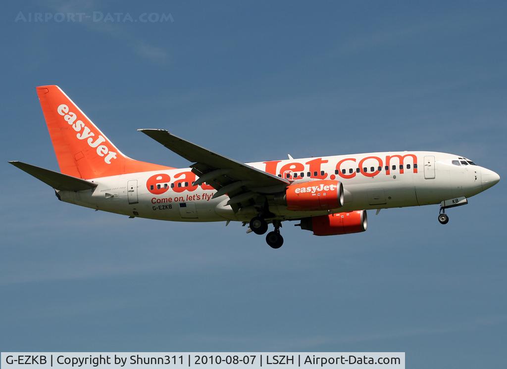 G-EZKB, 2003 Boeing 737-73V C/N 32423, Landing rwy 14