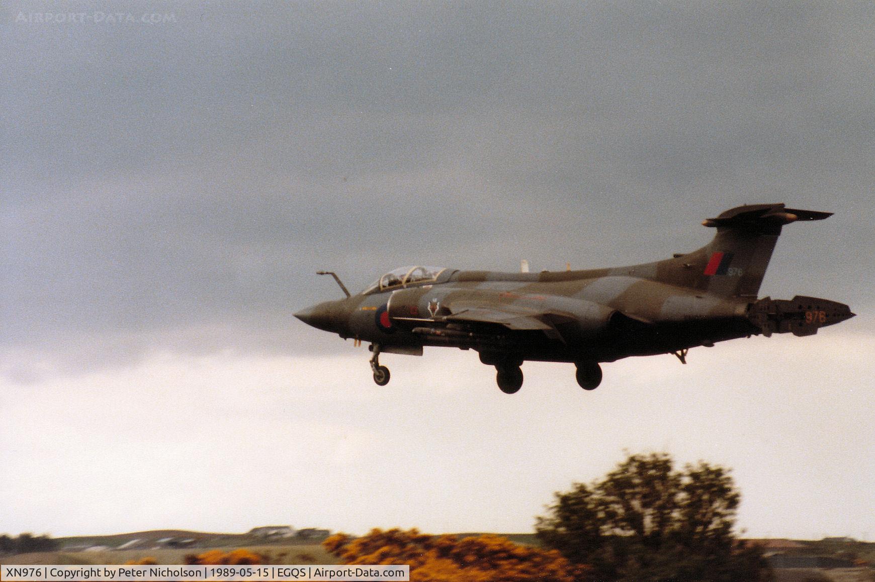 XN976, 1964 Hawker Siddeley Buccaneer S.2B C/N B3-03-63, Buccaneer S.2B of 12 Squadron on final approach to Runway 23 at RAF Lossiemouth in May 1989.