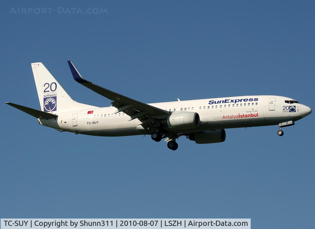 TC-SUY, 2001 Boeing 737-86N C/N 30806, Landing rwy 14