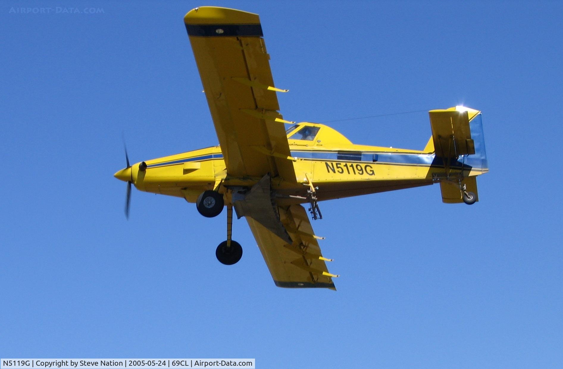 N5119G, 1997 Air Tractor Inc AT-502B C/N 502B-0474, Growers Air Service 1997 AT-502B leaving Medlock Field, Woodland, CA for spray run - spreader equipped