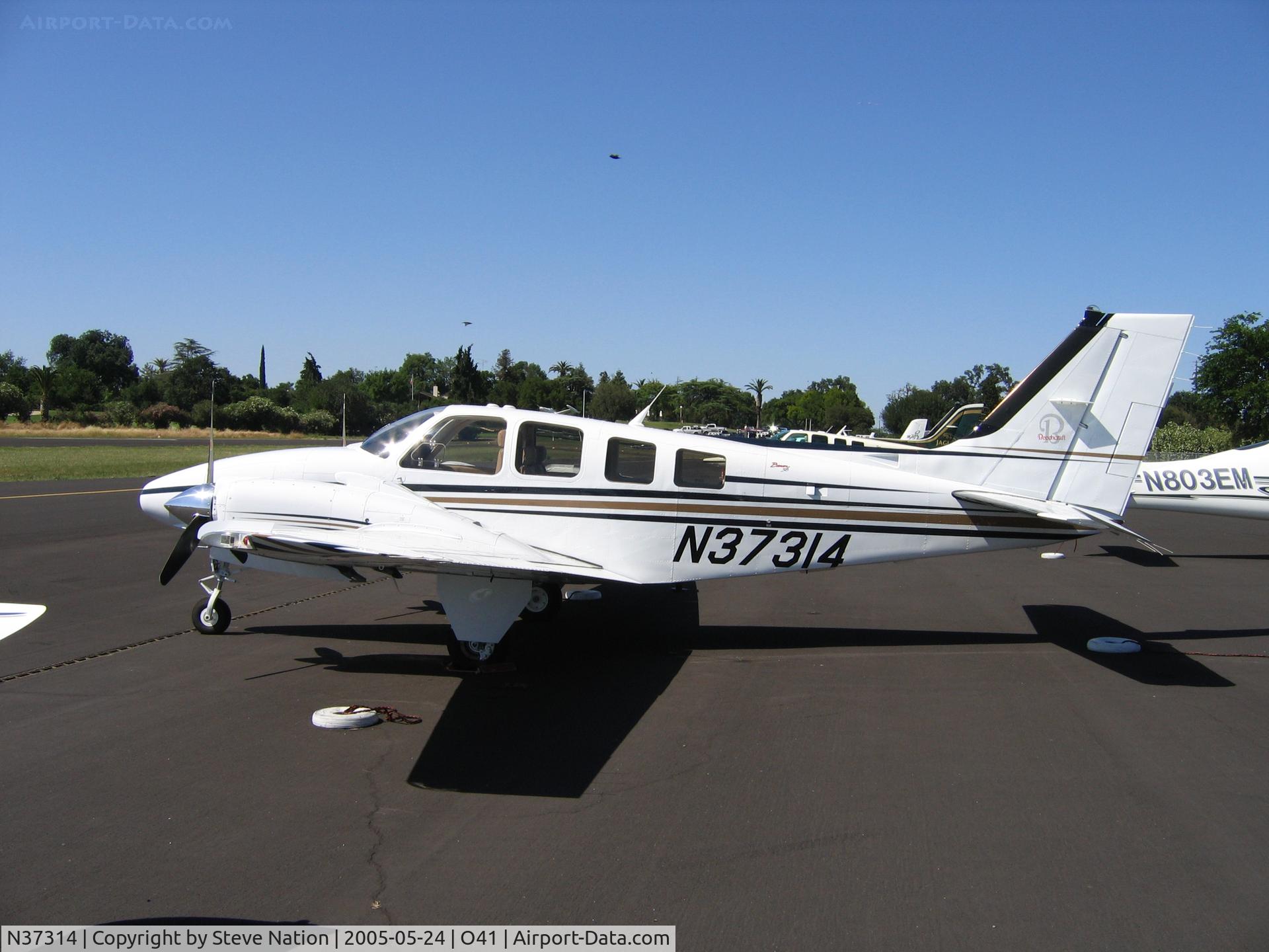N153LA, 1998 Beech 58 Baron C/N TH-1879, Mystery registration on Beech 58 @ Woodland-Watts Airport, CA (N37314 supposedly a Cessna 340 but photographic evidence as recently as 2010 that registration is on a Beech 58 - CLUES TO IDENTITY?)