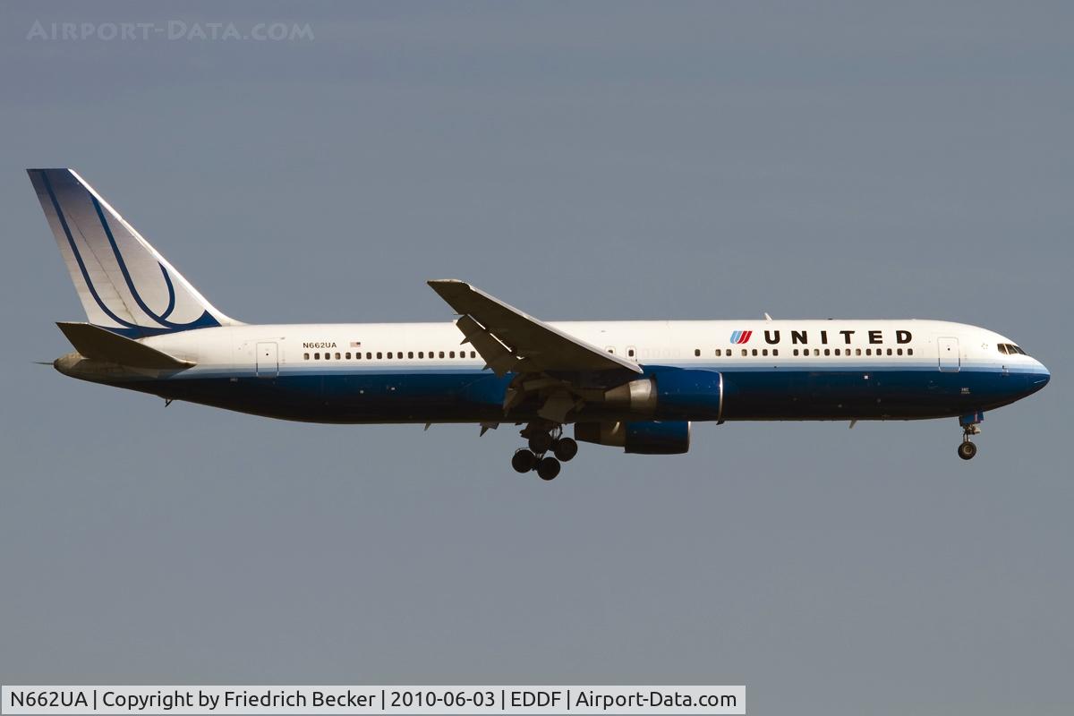 N662UA, 1993 Boeing 767-322 C/N 27159, on final RW07R