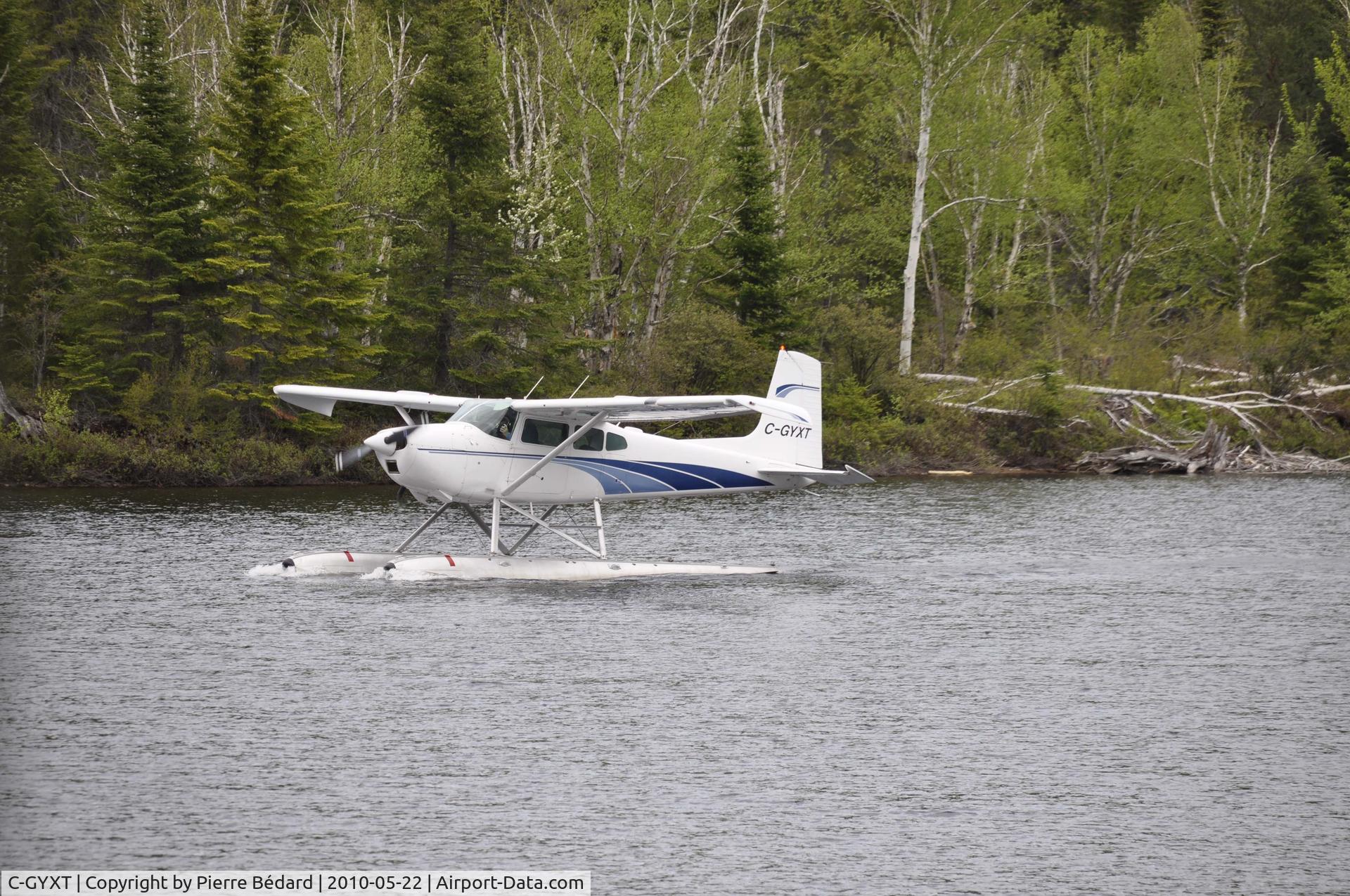 C-GYXT, 1968 Cessna 180H Skywagon C/N 18051930, Taken May 22 2010, Lac Baribeau, St Donat, Qc