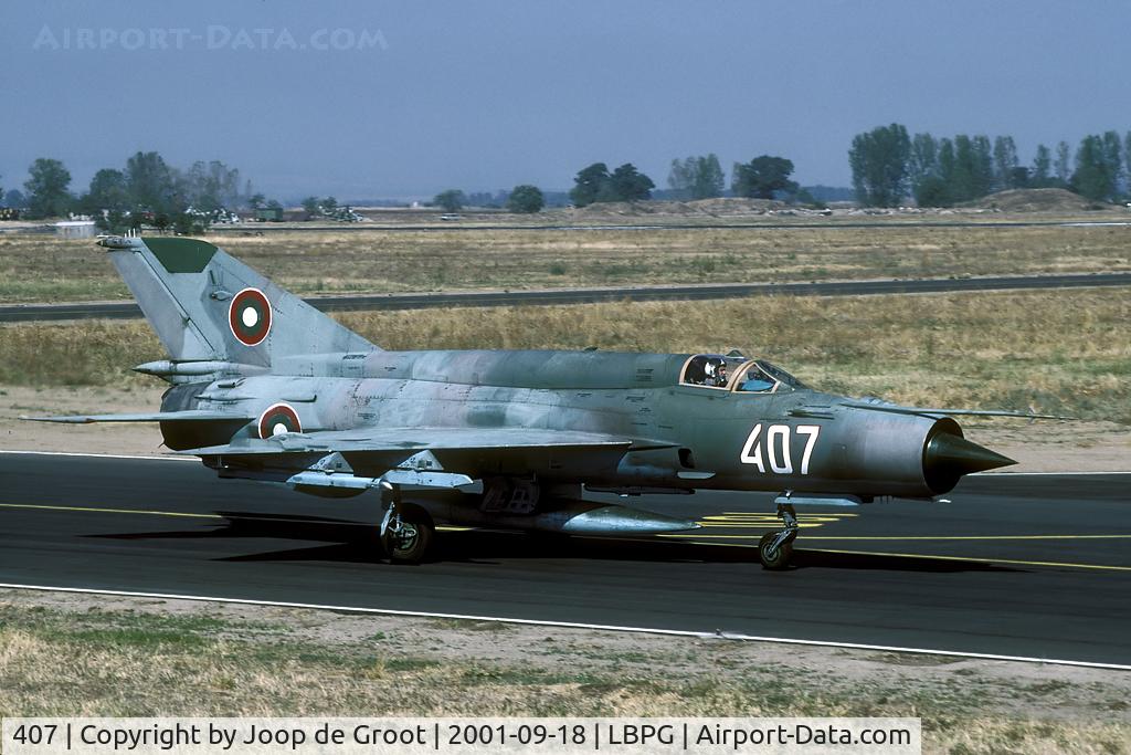 407, 1985 Mikoyan-Gurevich MiG-21bis SAU C/N 75094407, One of the many MiG-21s flying during Co-operative Key 2001. To avoid double serials within the Bulgarian serial system this MiG-21 was reserialled 427 by 2004.