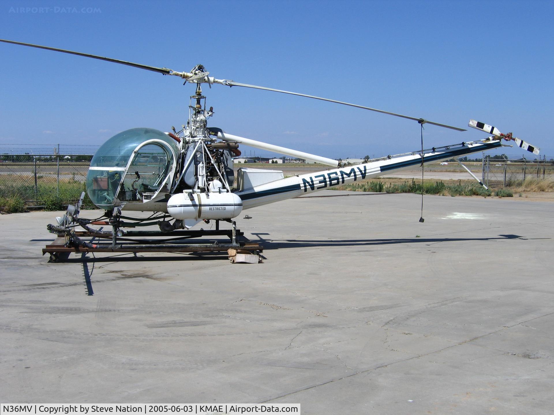 N36MV, 1978 Hiller UH-12E C/N 5060, 1978 Hiller UH-12E sprayer on Streeter Motor Sports/Streeter FS ramp