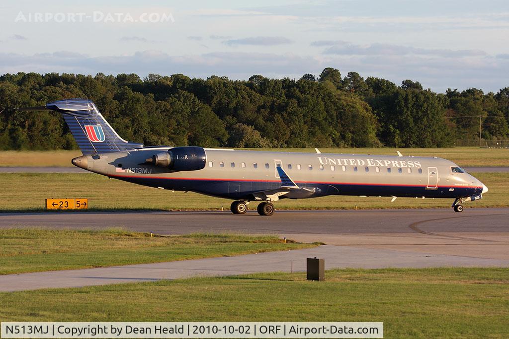 N513MJ, 2003 Bombardier CRJ-701 (CL-600-2C10) Regional Jet C/N 10111, United Express (Mesa Airlines) N513MJ taxiing to the gate after arrival on RWY 5.