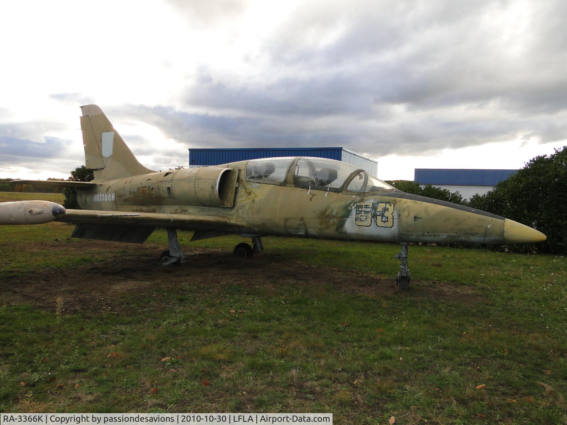RA-3366K, Aero L-39C Albatros C/N 132029, waiting