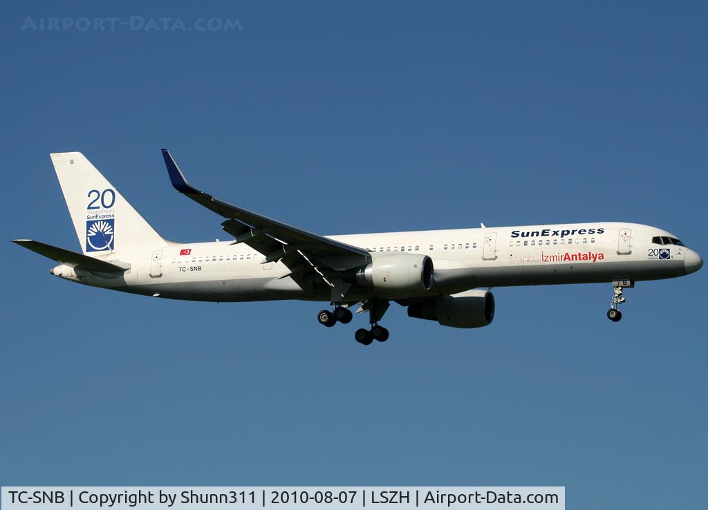 TC-SNB, 1994 Boeing 757-2Q8 C/N 26271, Landing rwy 14