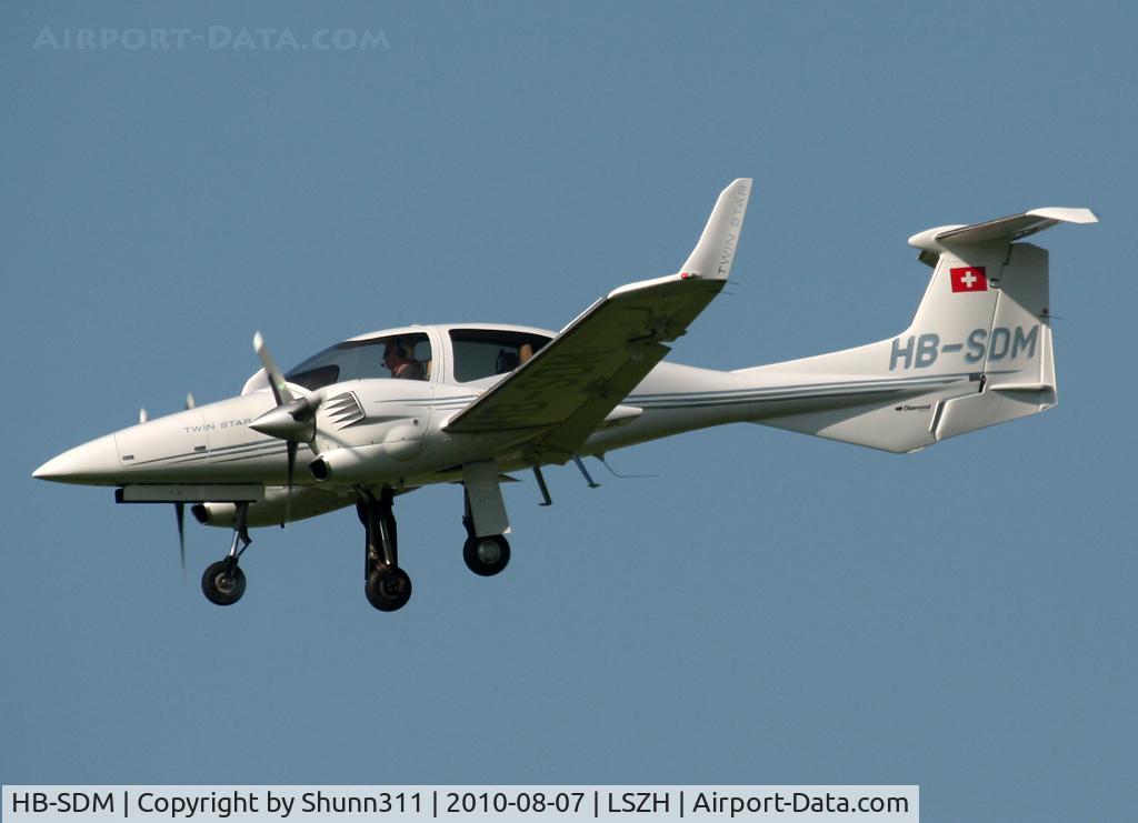 HB-SDM, 2005 Diamond DA-42 Twin Star C/N 42.039, Landing rwy 14