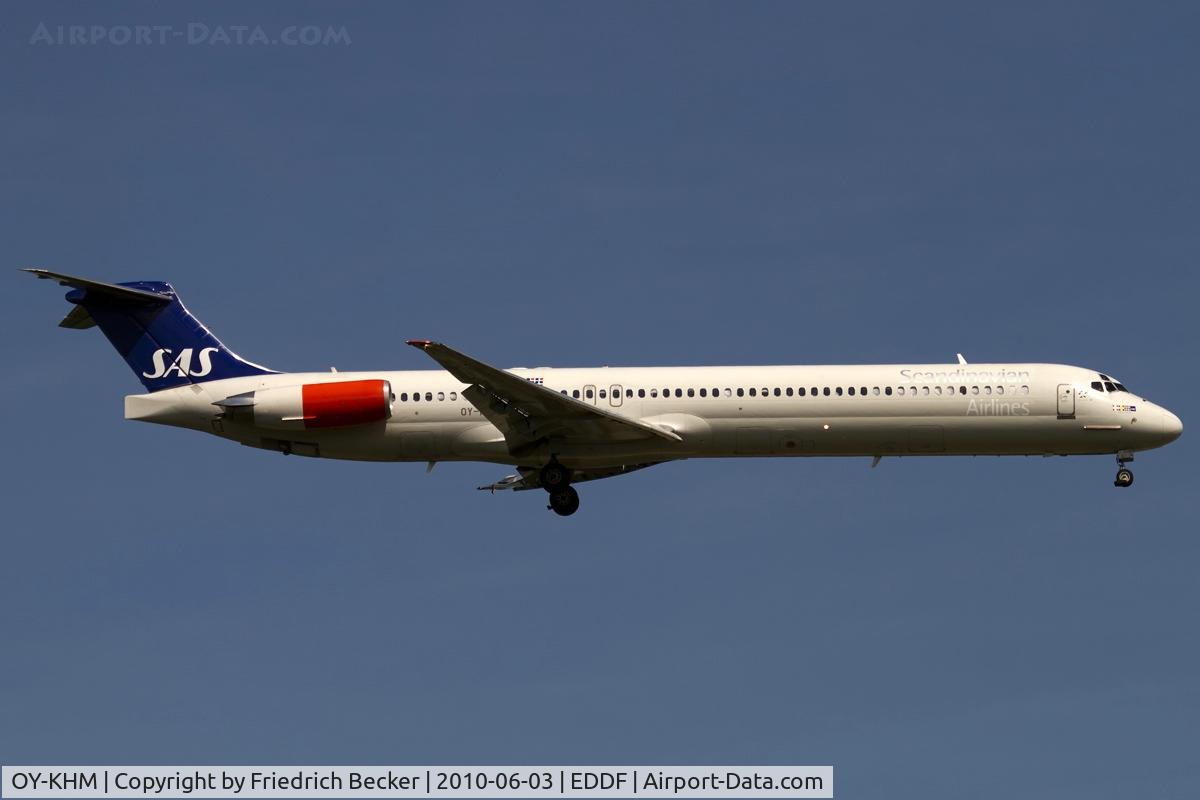 OY-KHM, 1990 McDonnell Douglas MD-82 (DC-9-82) C/N 49914, on final RW07R