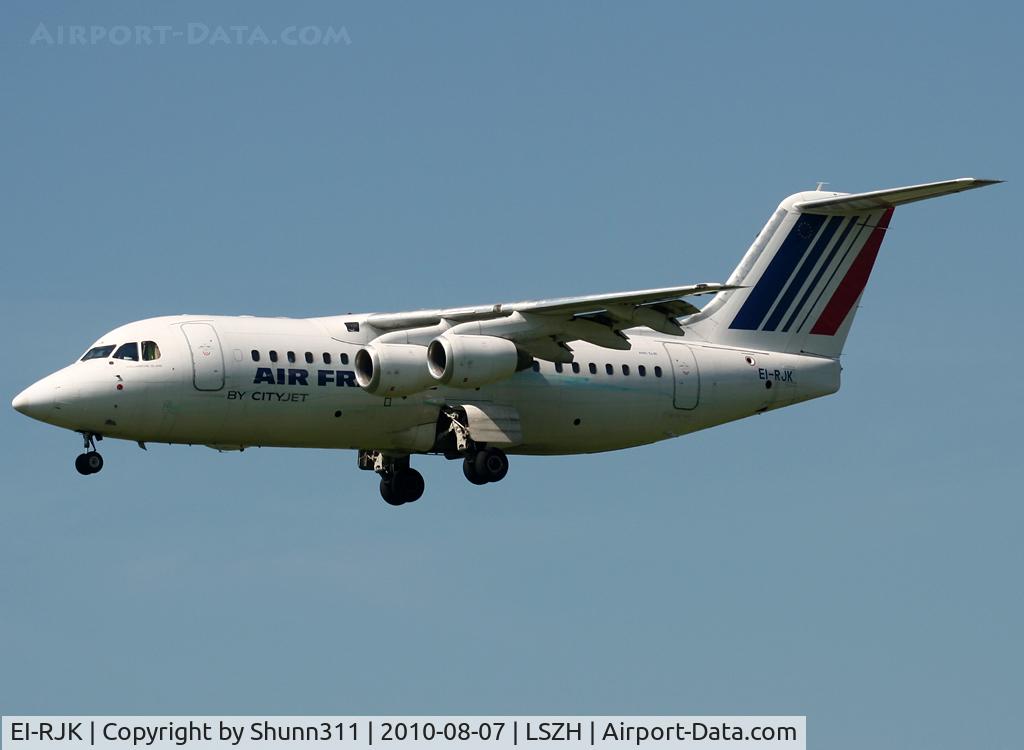 EI-RJK, 1999 British Aerospace Avro 146-RJ85A C/N E2348, Landing rwy 14