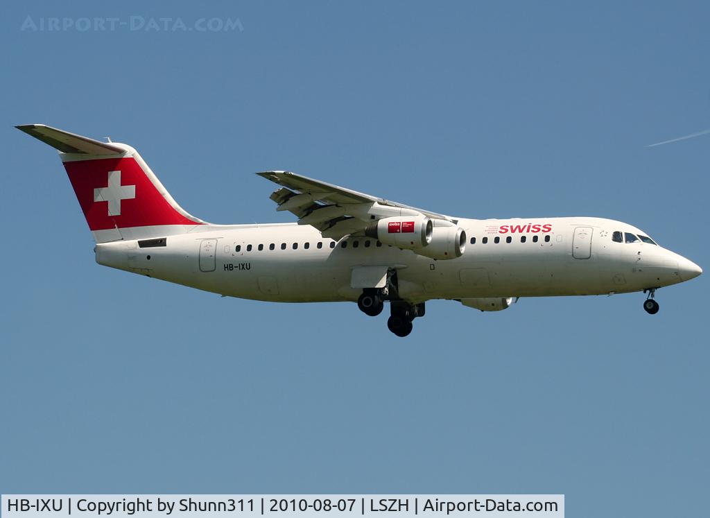 HB-IXU, 1995 British Aerospace Avro 146-RJ100 C/N E3276, Landing rwy 14
