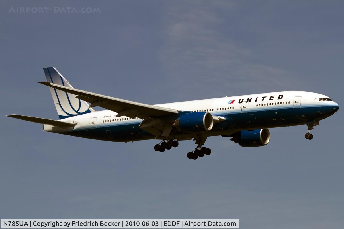 N785UA, 1997 Boeing 777-222 C/N 26954, on final RW07R
