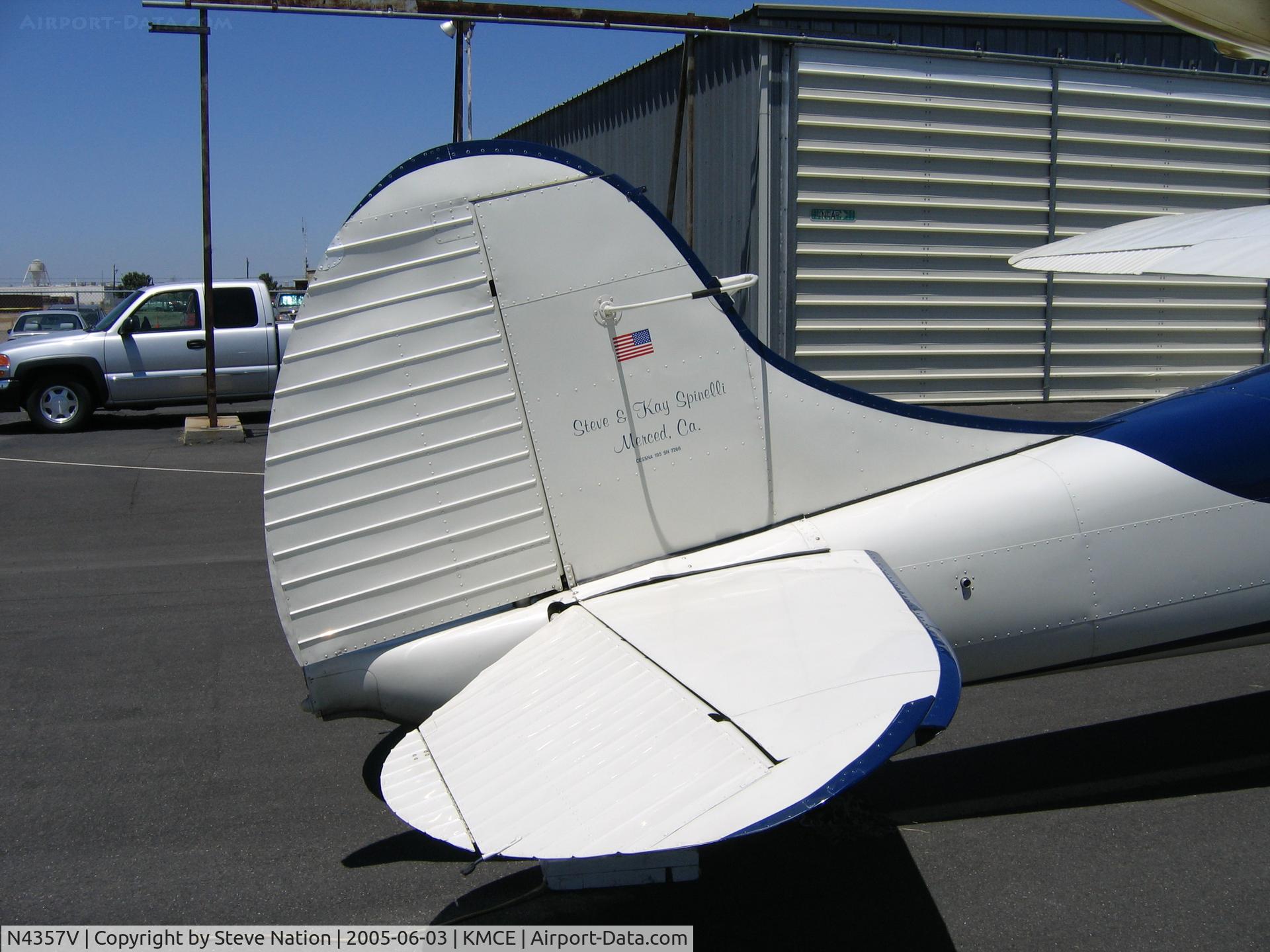 N4357V, 1948 Cessna 195 C/N 7266, Close-up of tail 