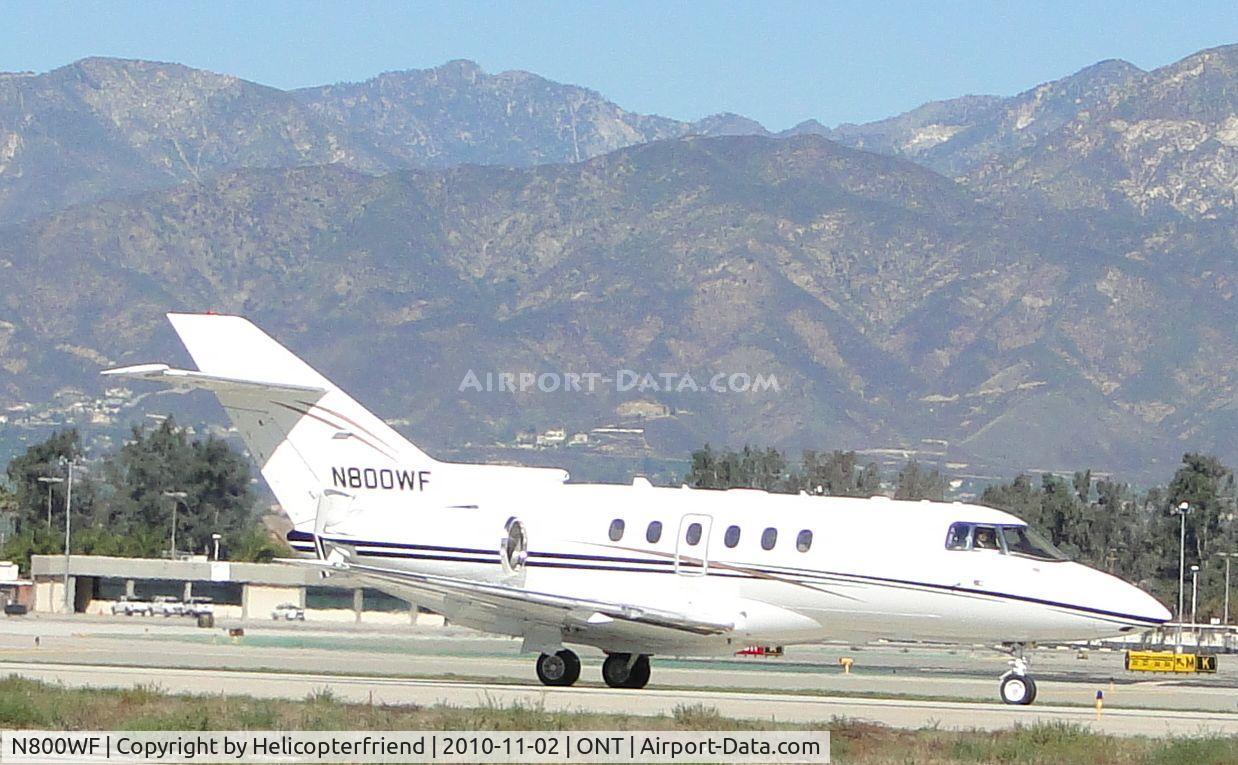 N800WF, 2005 Raytheon Hawker 800XP C/N 258728, Taxiing to runway 26L for take off