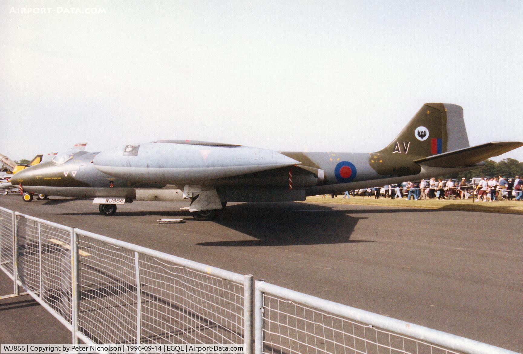 WJ866, English Electric Canberra T.4 C/N EEP71334, Another view of the Canberra T.4 of RAF Wyton's 39[1 PRU] Squadron on display at the 1996 RAF Leuchars Airshow.
