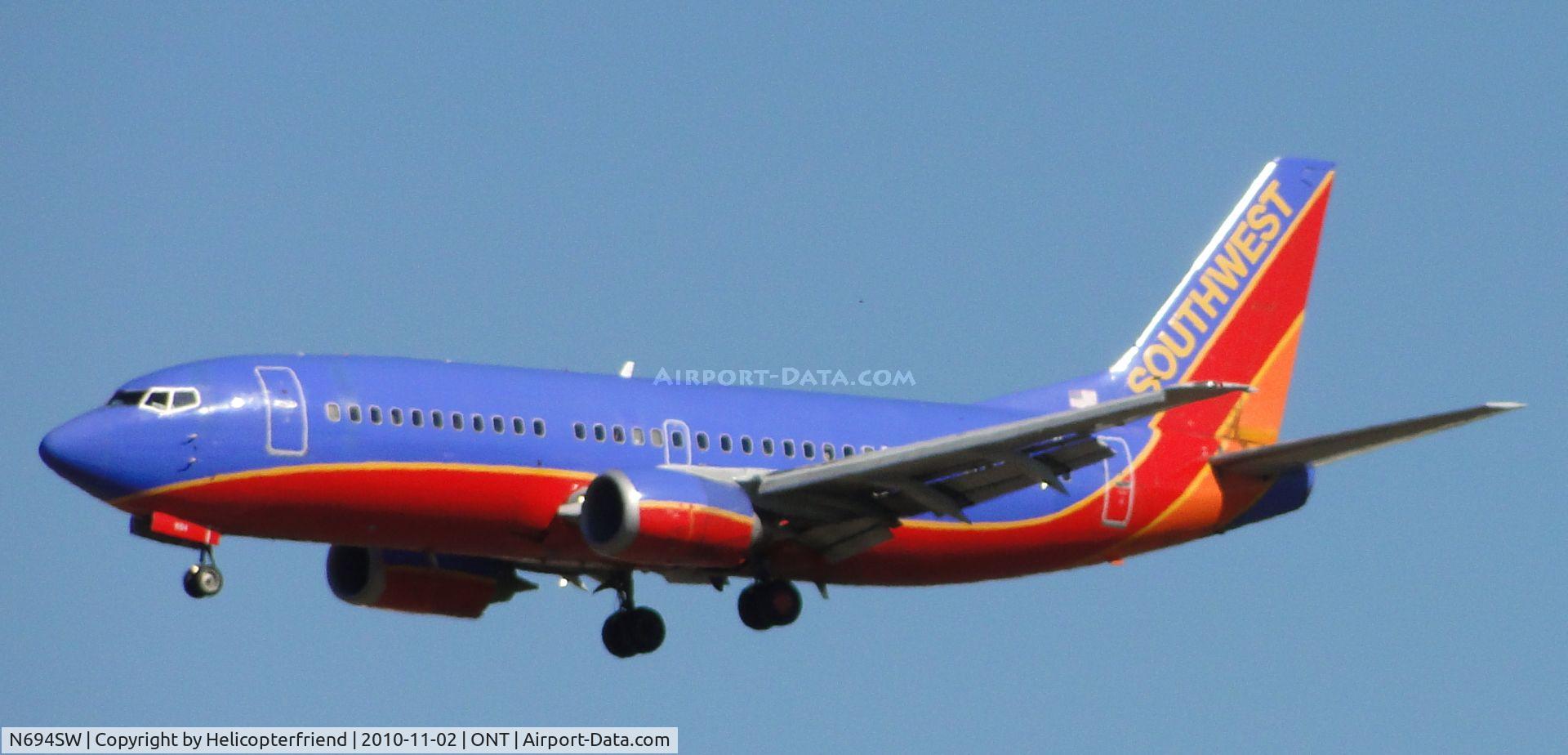 N694SW, 1985 Boeing 737-3T5 C/N 23061, On final to runway 26R