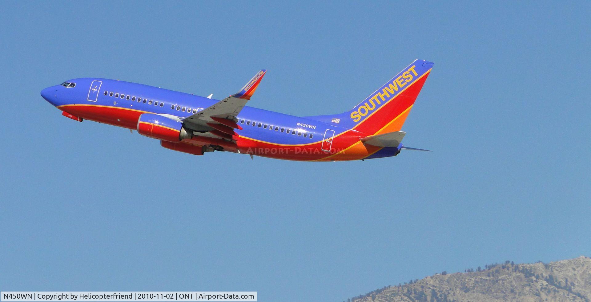 N450WN, 2004 Boeing 737-7H4 C/N 32470, Wheel doors going shut after take off from runway 26R