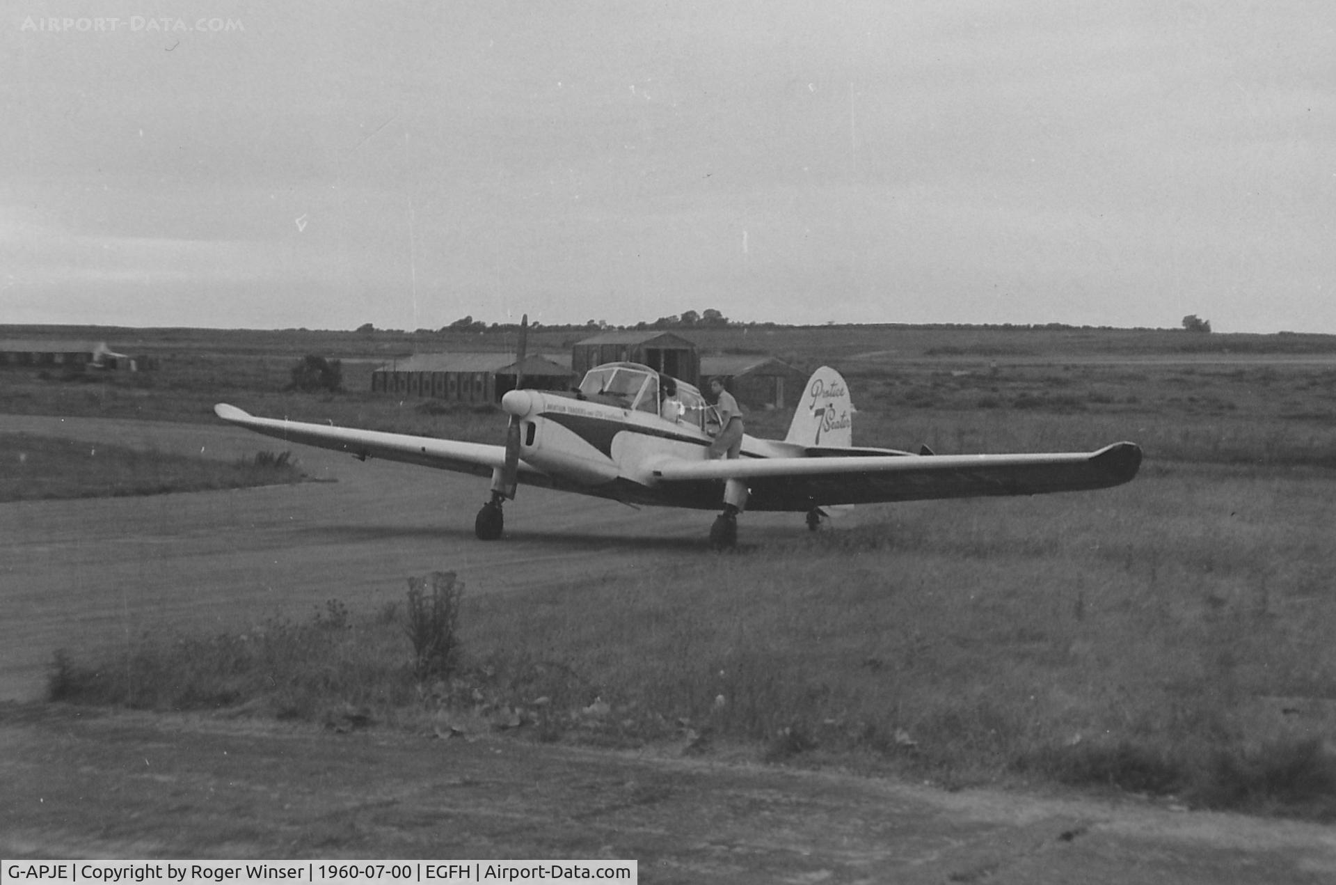 G-APJE, 1948 Percival P-40 Prentice T1 C/N 5810/17, Passengers boarding the Prentice 7 Seater for a pleasure flight circa summer 1960.
