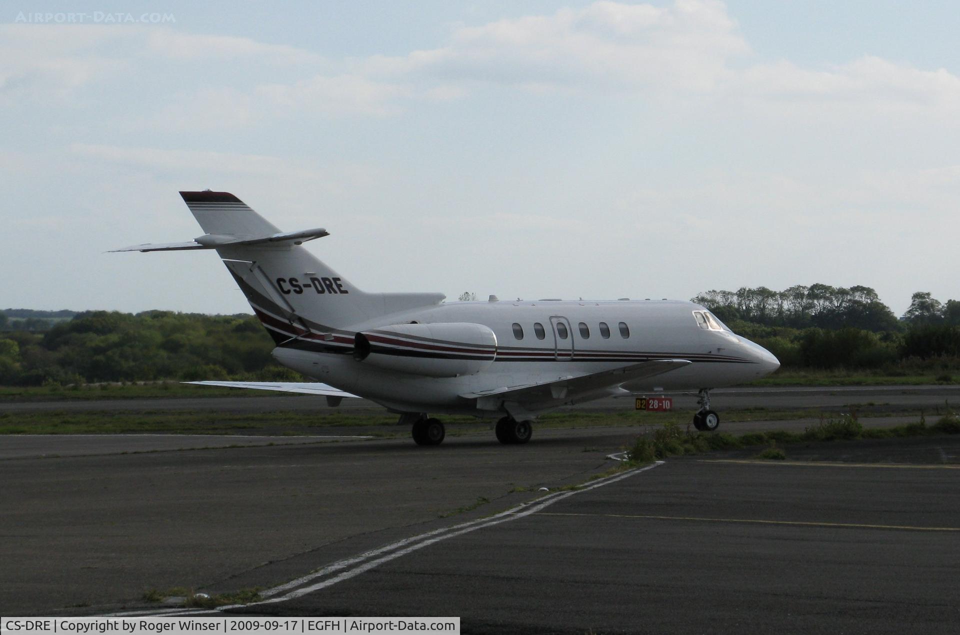 CS-DRE, 2005 Raytheon Hawker 800XP C/N 258725, NetJets Europe's Hawker taxying on the apron for departure