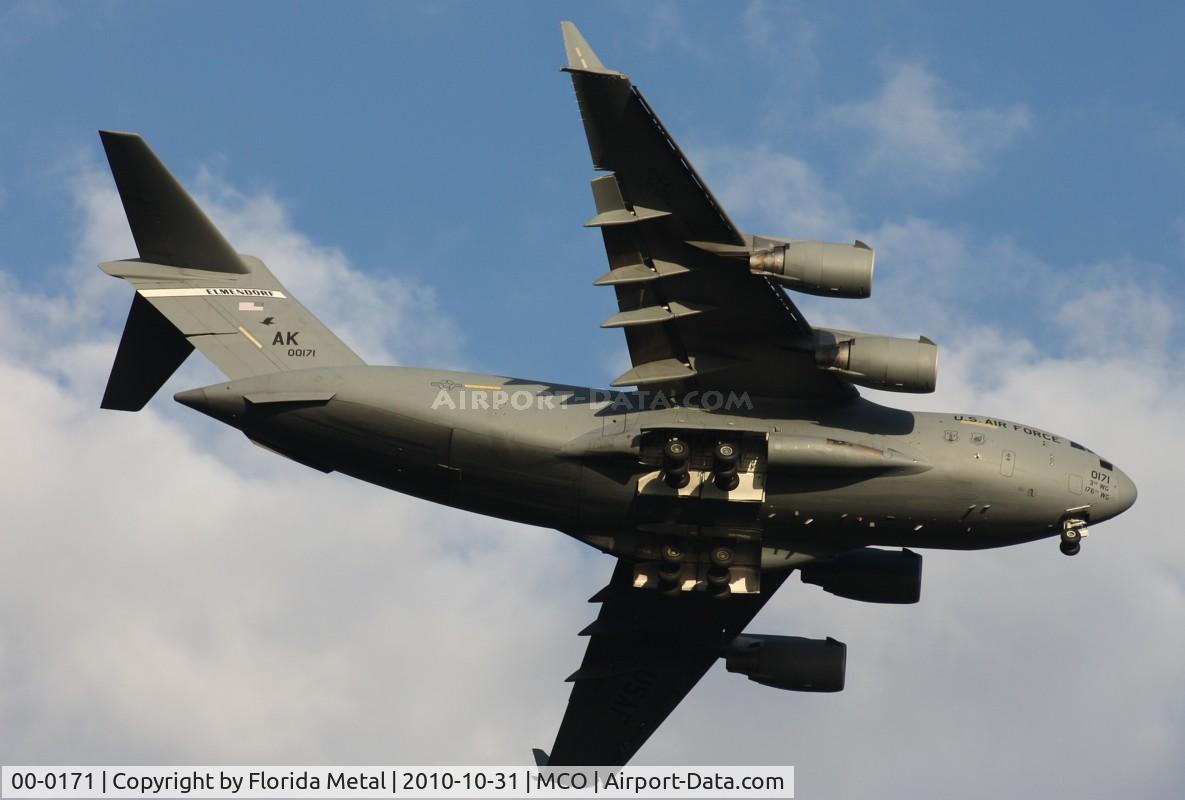 00-0171, 2000 Boeing C-17A Globemaster III C/N P-71, Alaska based C-17A switching runways due to following too close to an American MD-82