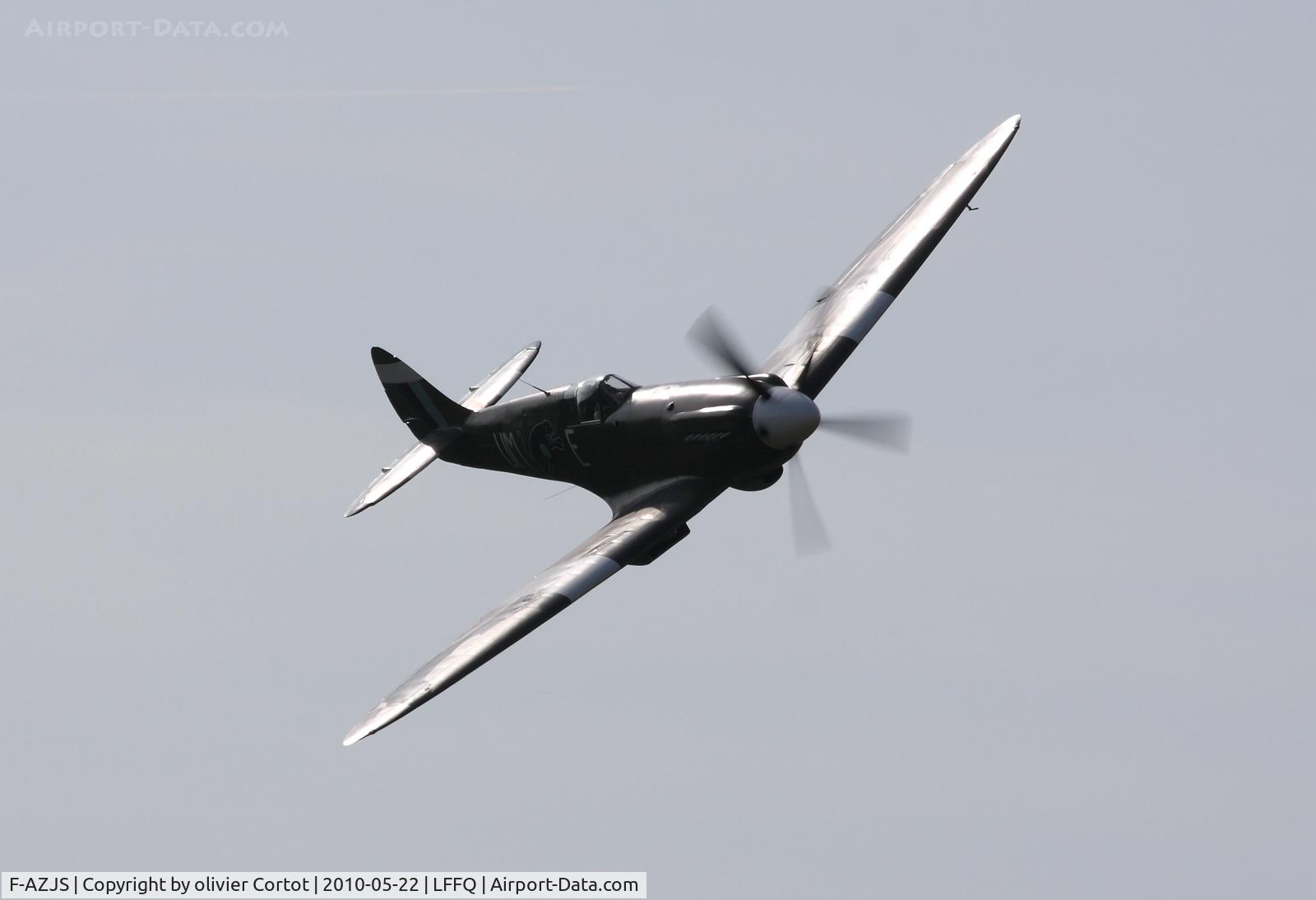 F-AZJS, 1944 Supermarine 389 Spitfire PR.XIX C/N 6S/585110, Ferté Alais 2010