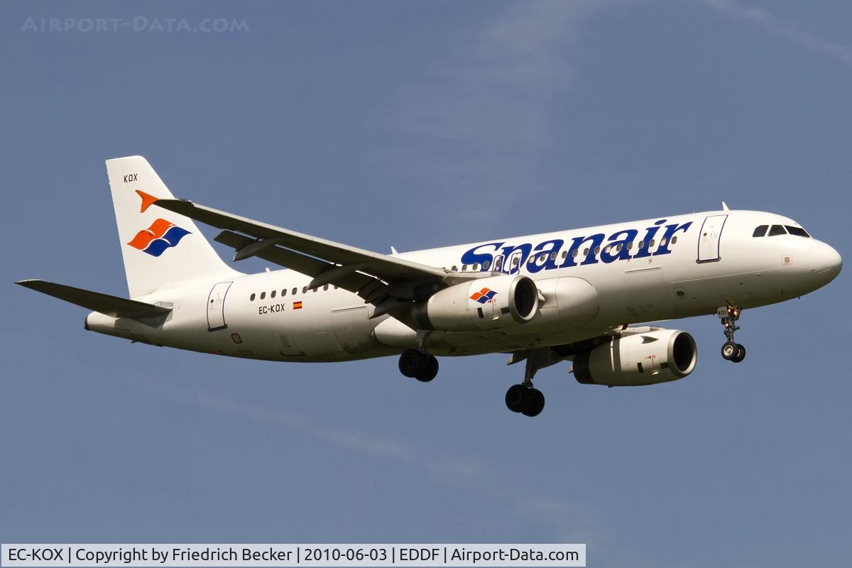 EC-KOX, 2000 Airbus A320-232 C/N 1383, on final RW07R