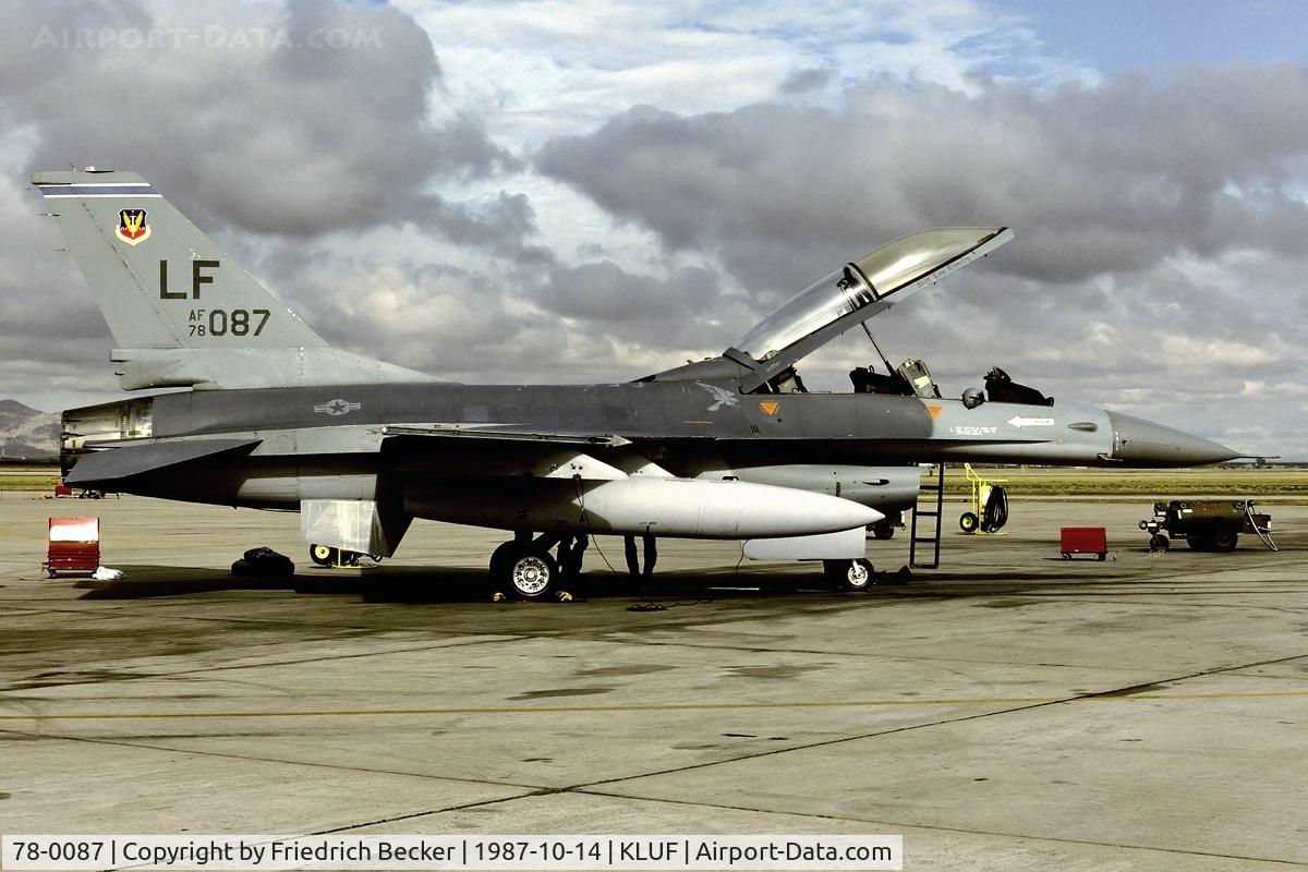 78-0087, 1978 General Dynamics F-16B Fighting Falcon C/N 62-13, flightline at Luke AFB
