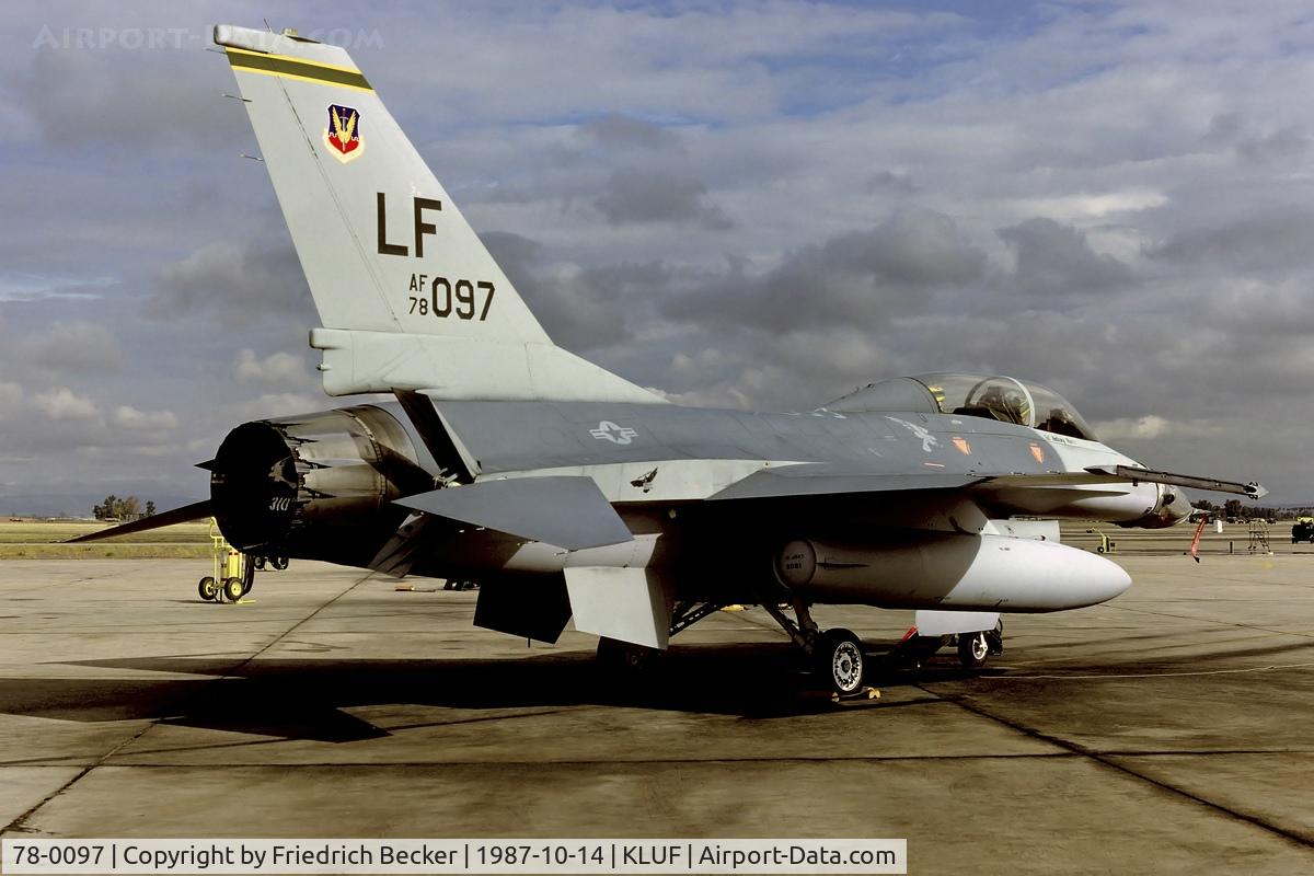 78-0097, 1978 General Dynamics F-16B Fighting Falcon C/N 62-23, flightline at Luke
