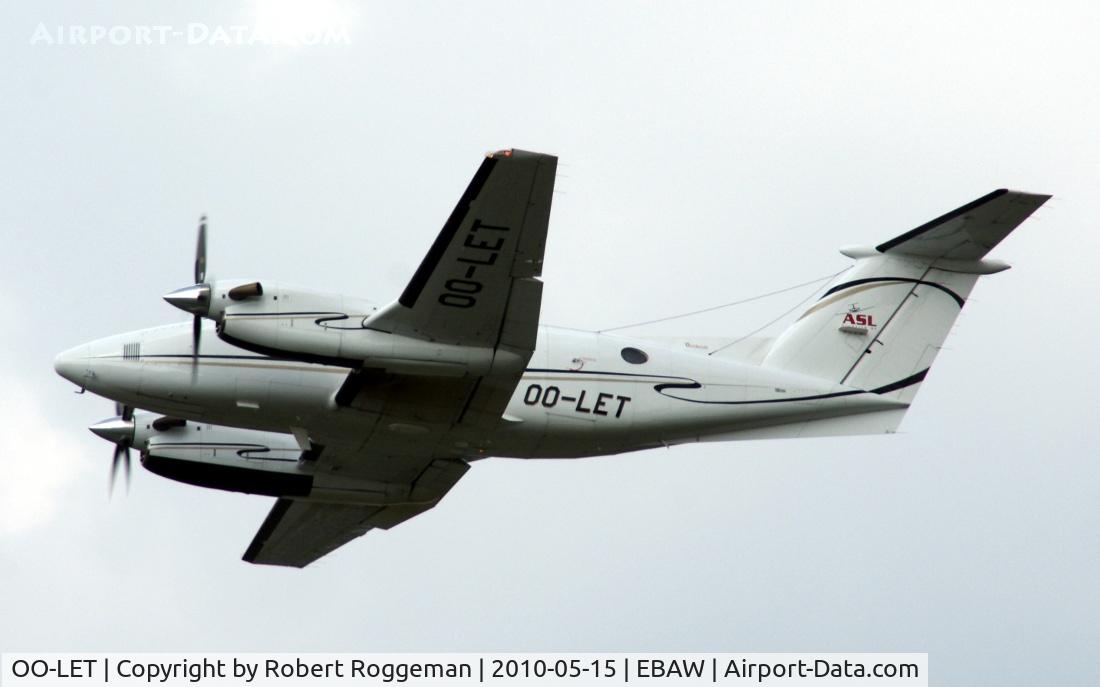 OO-LET, 1994 Beech B200 Super King Air King Air C/N BB-1473, Departing