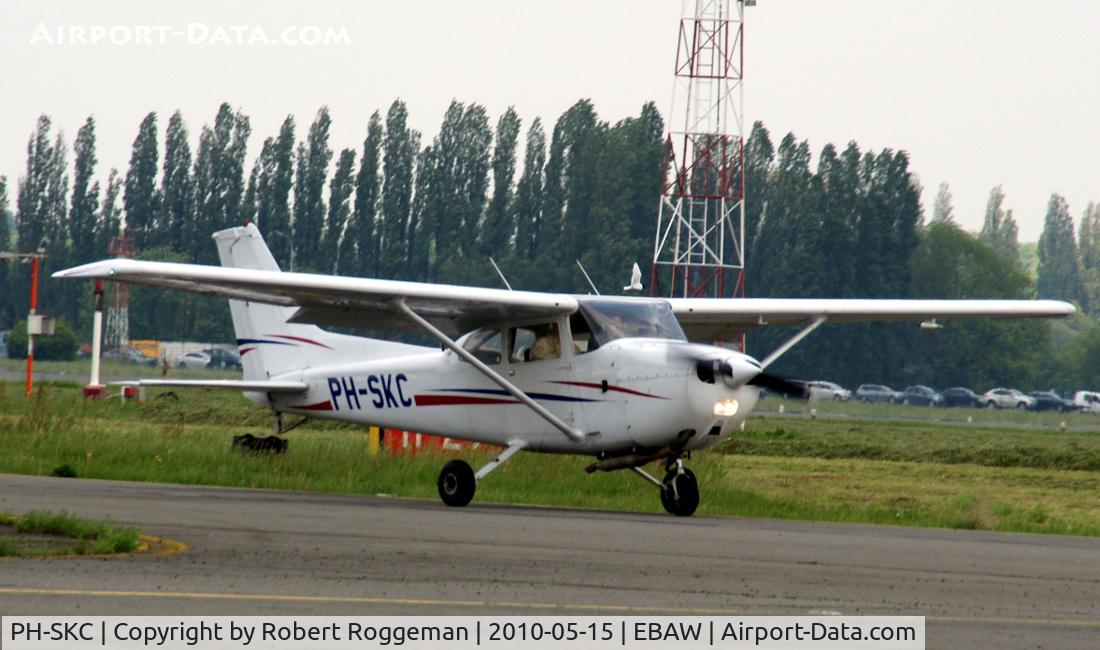 PH-SKC, 1978 Reims F172N Skyhawk C/N F17201673, Taxiing in