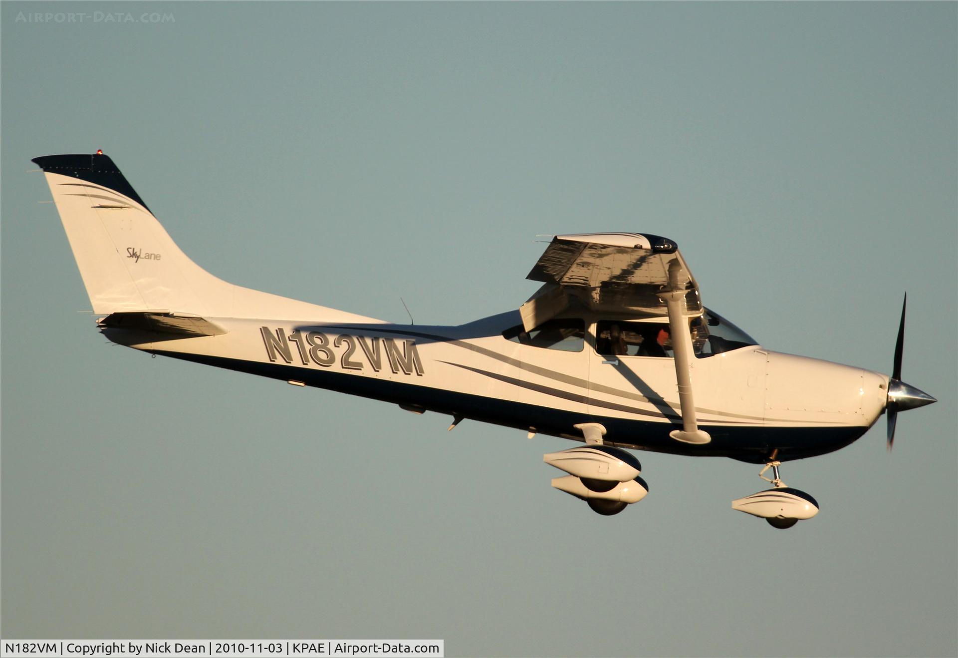 N182VM, 2001 Cessna 182T Skylane C/N 18281005, KPAE