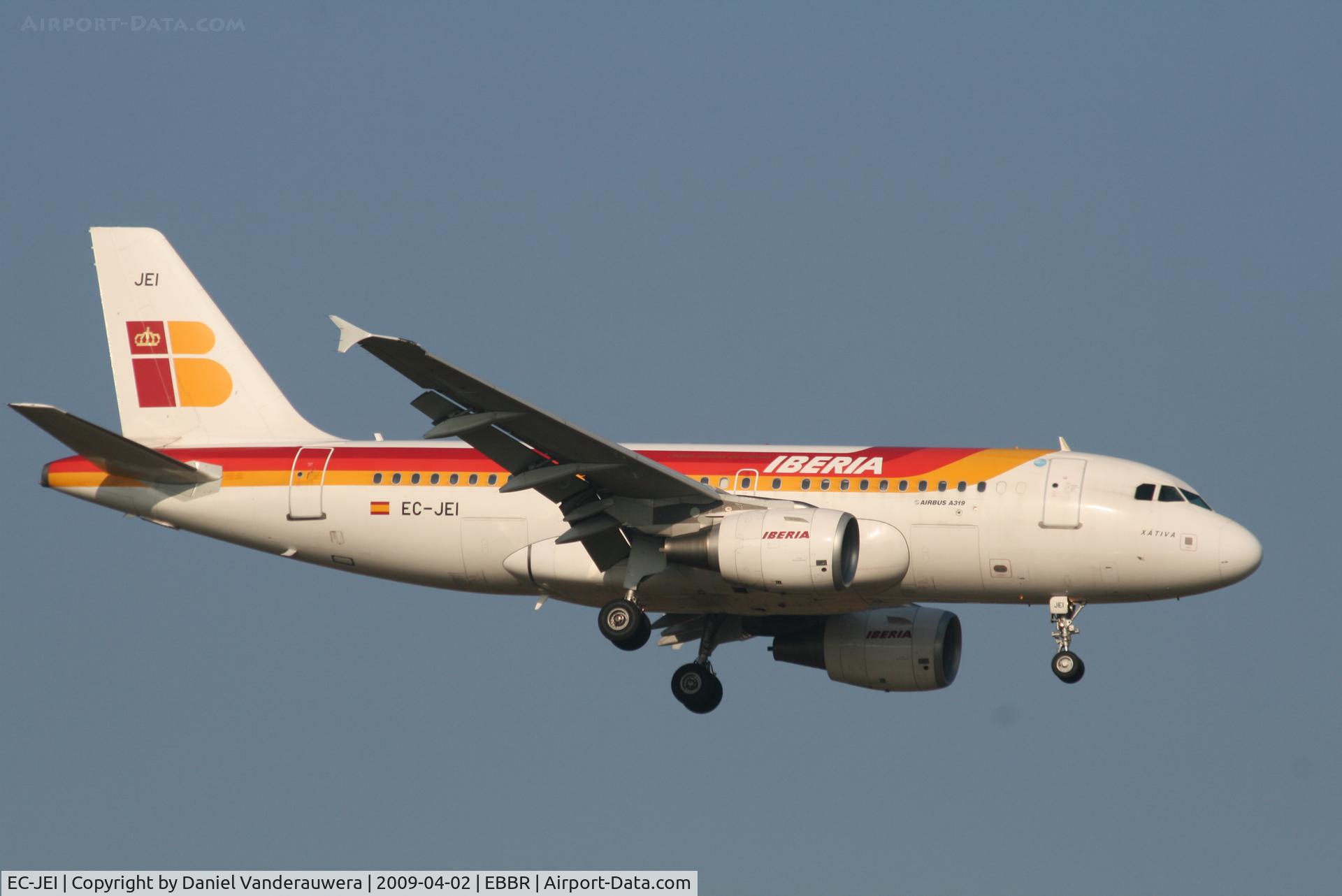 EC-JEI, 2004 Airbus A319-111 C/N 2311, Arrival of flight IB3216 to RWY 02