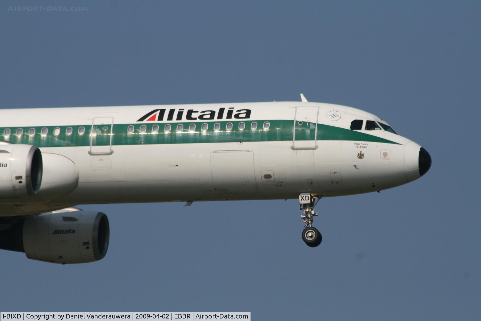 I-BIXD, 1995 Airbus A321-112 C/N 532, Arrival of flight AZ156 to RWY 02