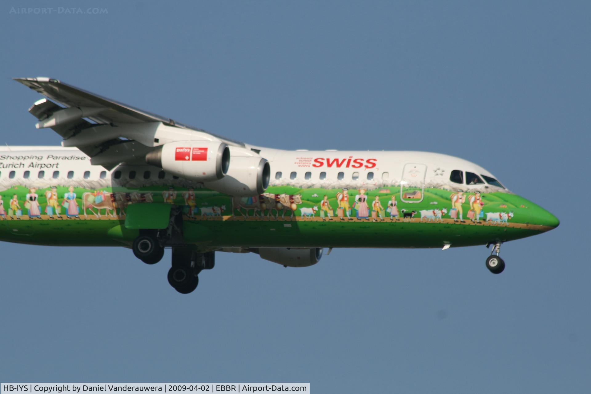 HB-IYS, 2001 British Aerospace Avro 146-RJ100 C/N E3381, Flight LX778 is descending to RWY 02