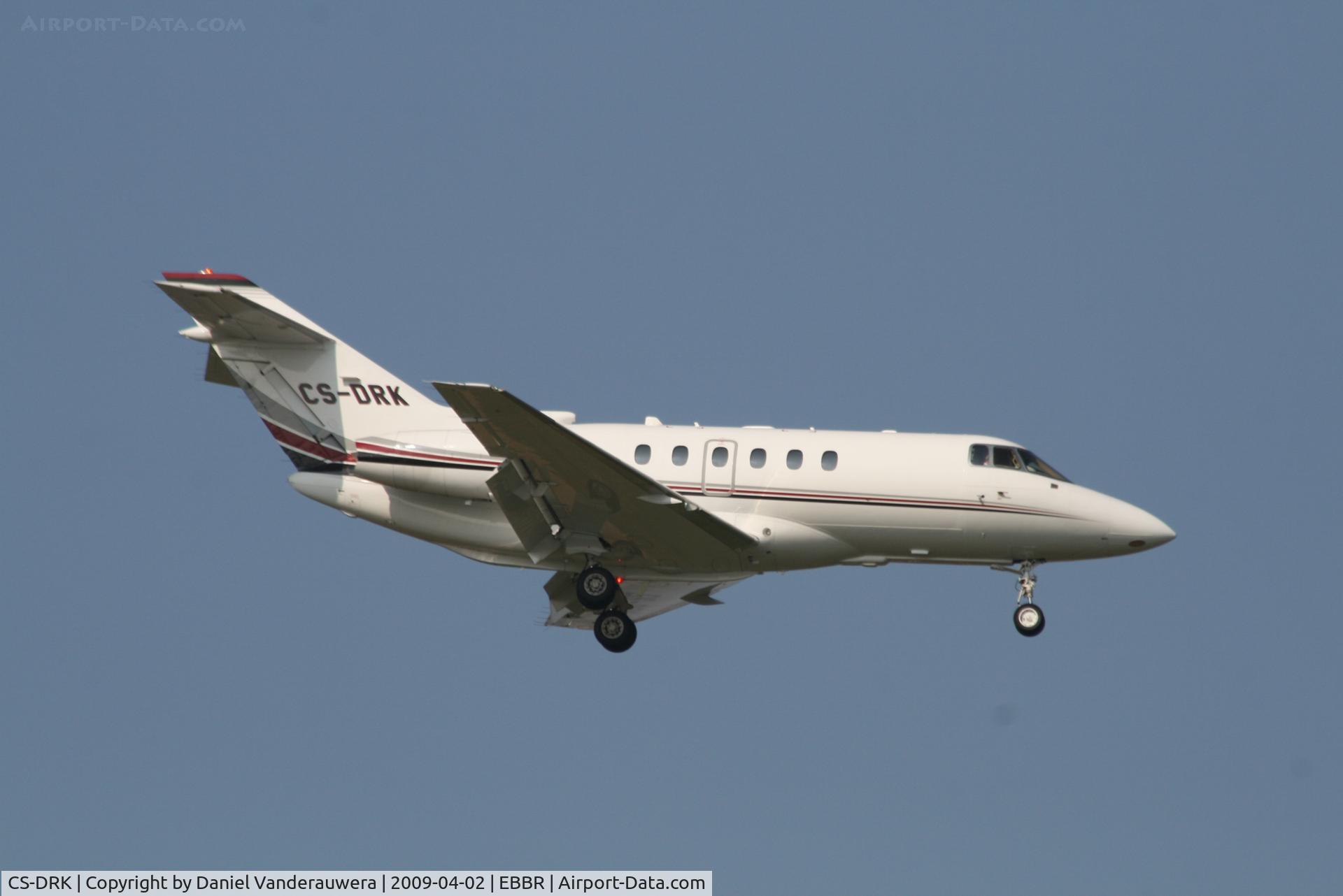 CS-DRK, 2006 Raytheon Hawker 800XP C/N 258765, Descending to RWY 02